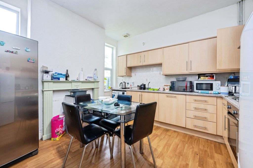 Property photo 3 of 20 Pbox-Img.Jpg