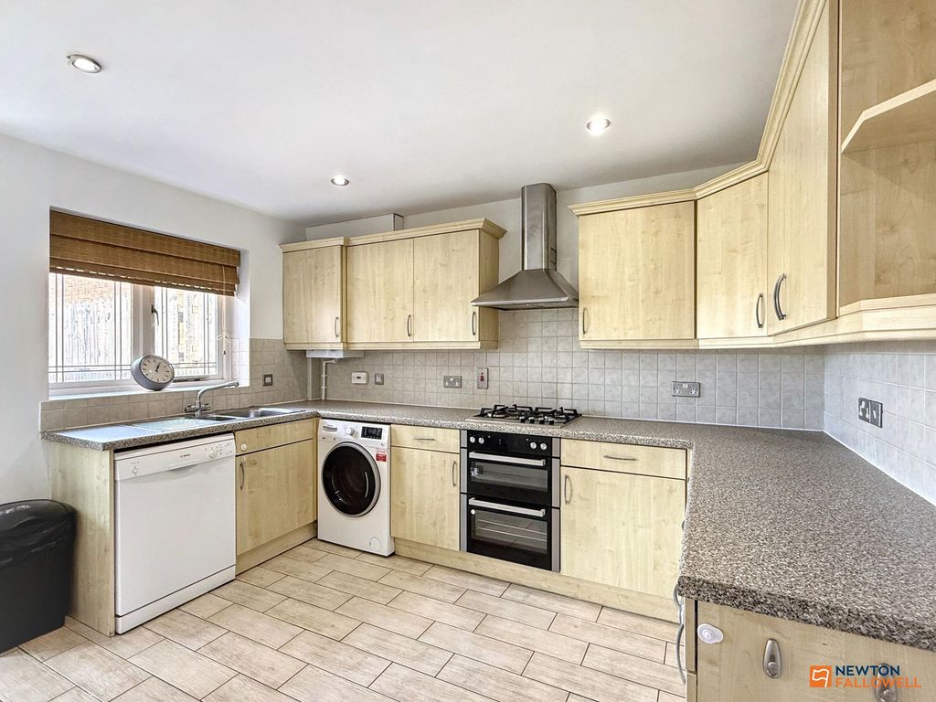 Property photo 2 of 27