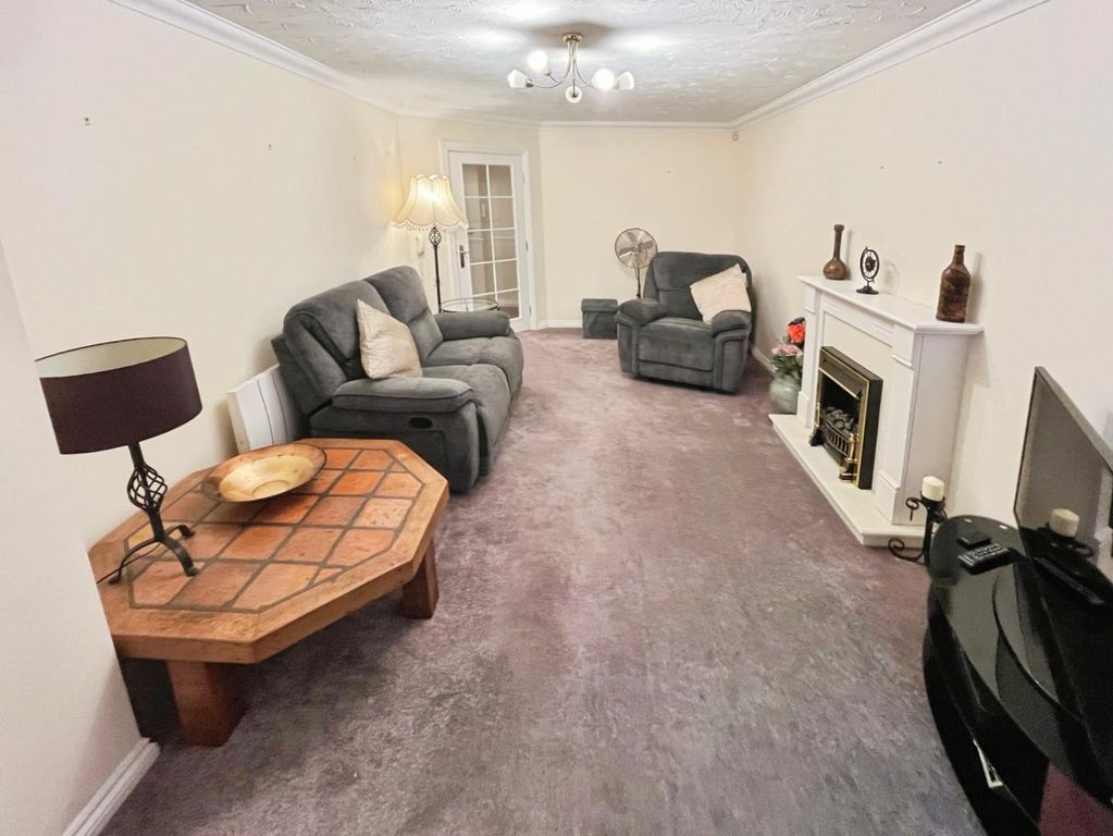 Property photo 3 of 9 Lounge