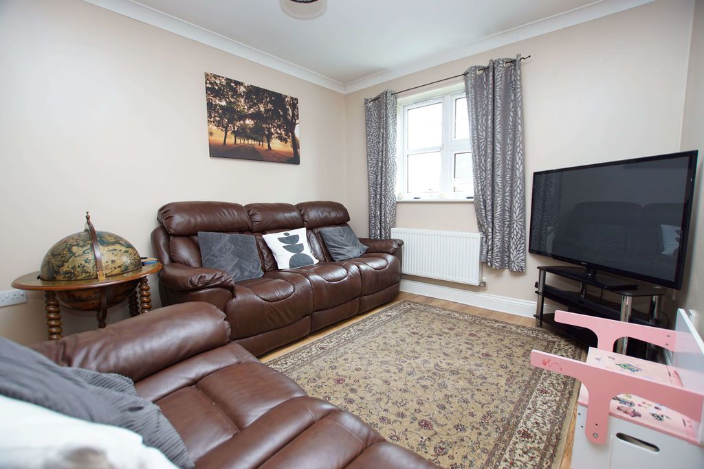 Property photo 2 of 11 Lounge Area