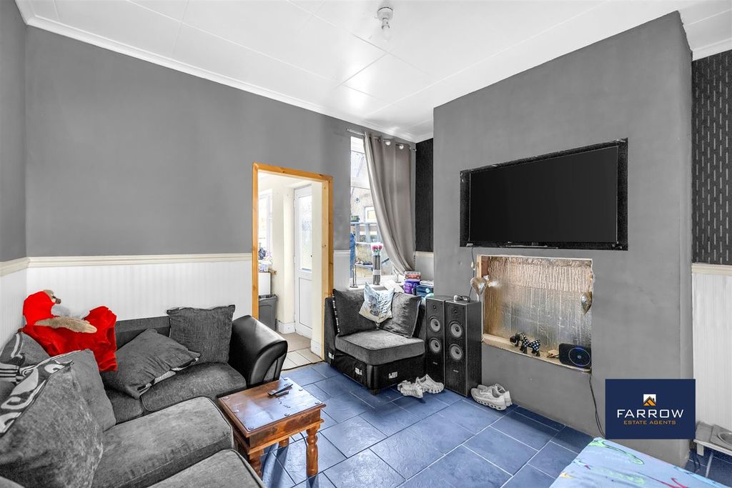 Property photo 3 of 16 Living Room