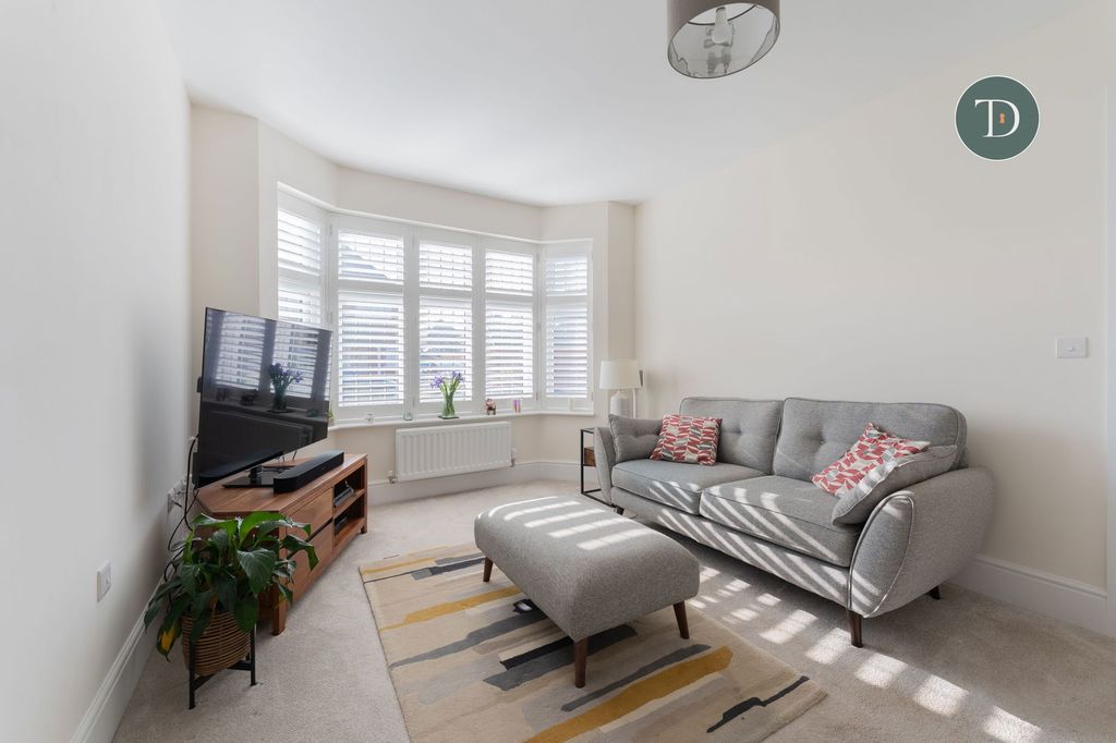 Property photo 3 of 28