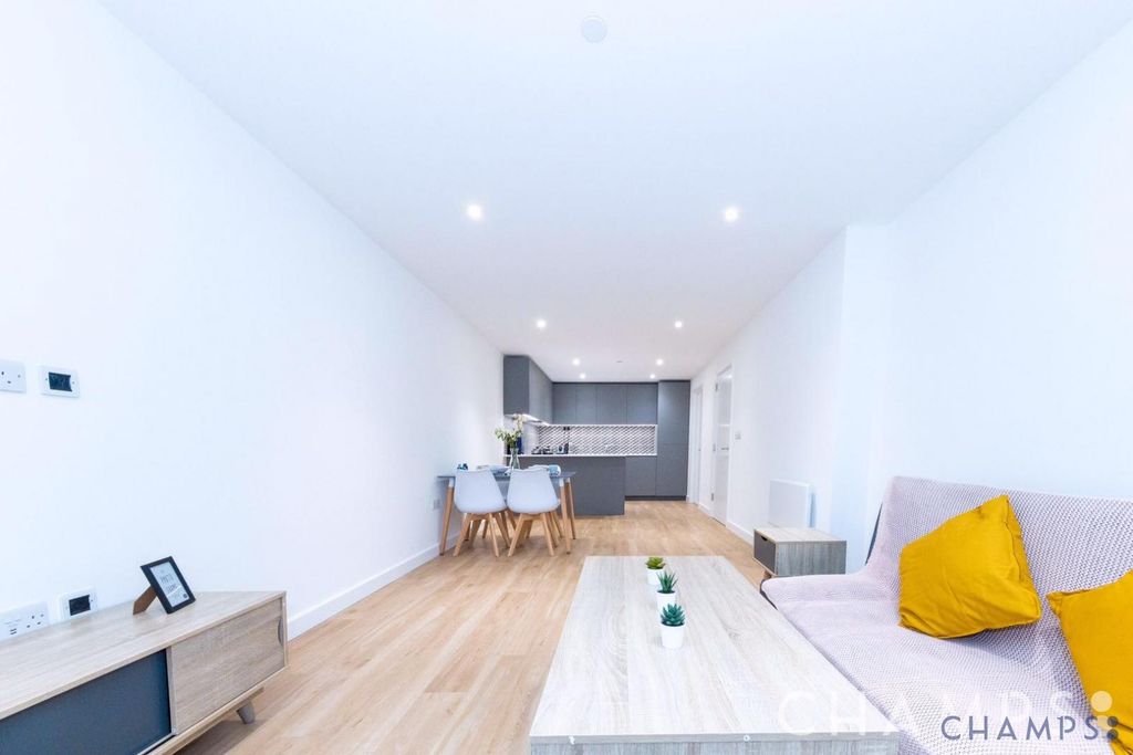 Property photo 1 of 10 2 Bed Flat To Rent Caversham Road, London Nw9