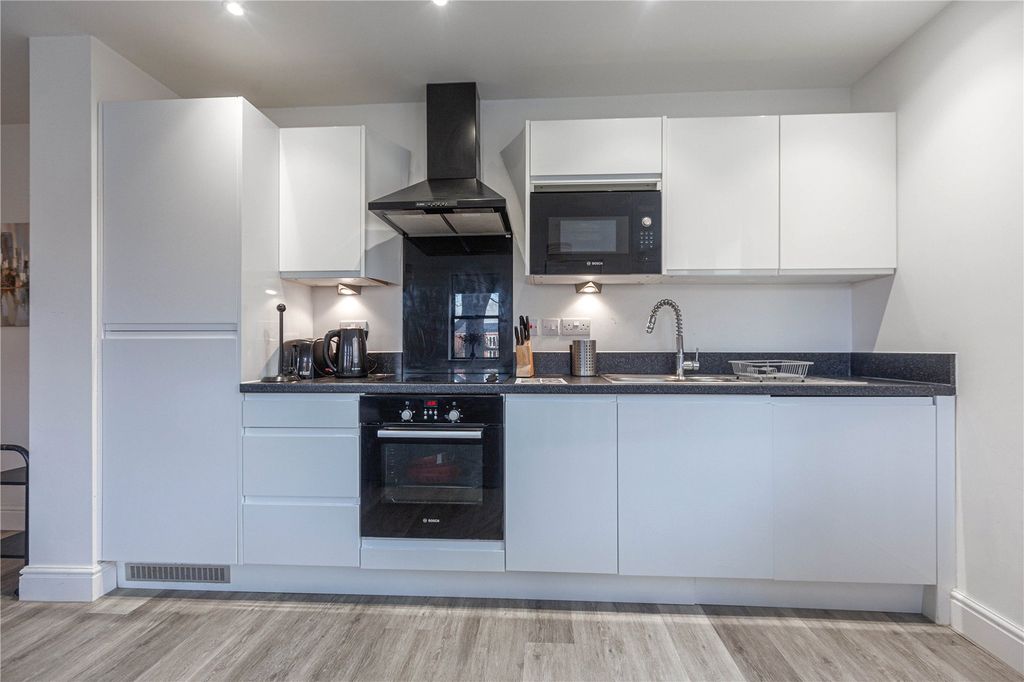 Property photo 2 of 13 Picture No. 14