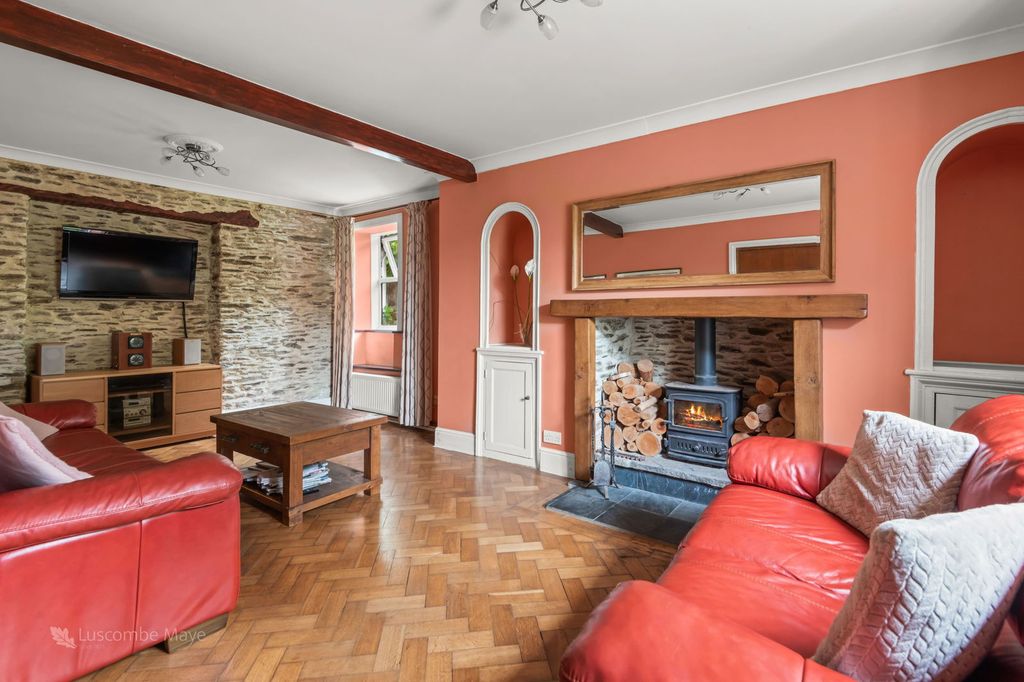 Property photo 2 of 17