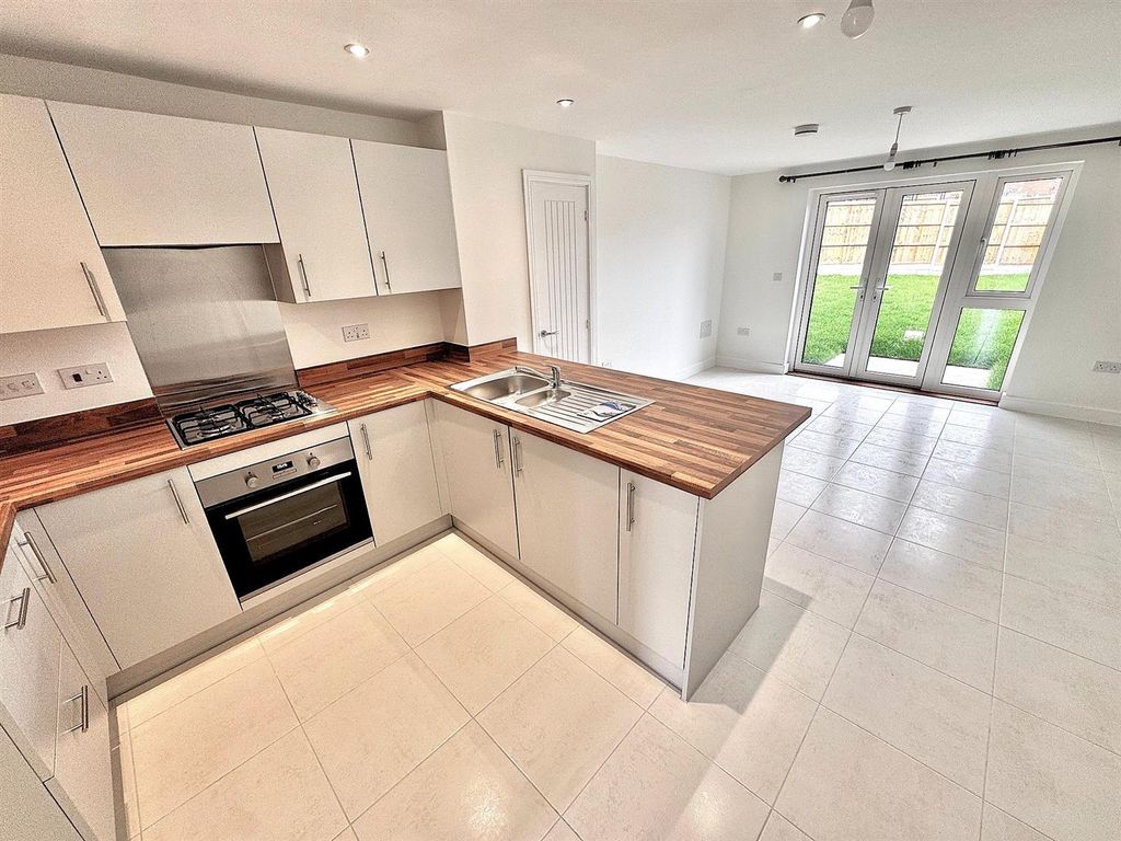 Property photo 3 of 14 Kitchen Lounge Diner.Jpg