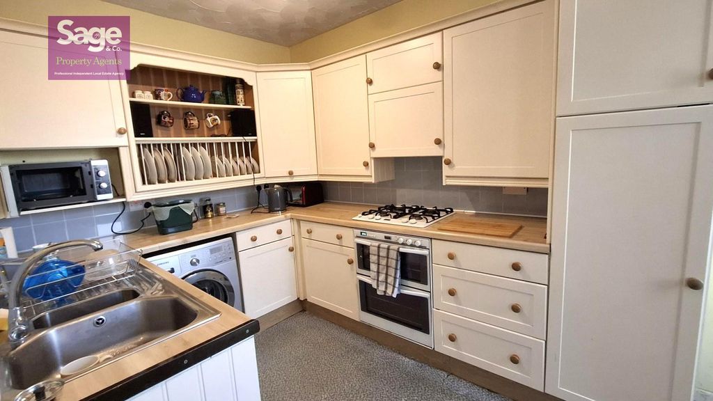 Property photo 3 of 16