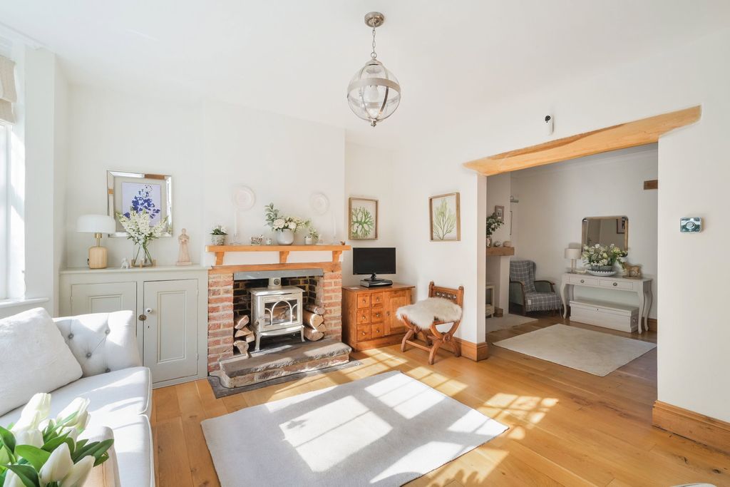 Property photo 2 of 12