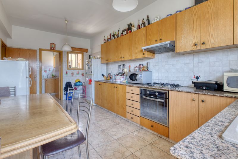 Property photo 3 of 19 Kitchen