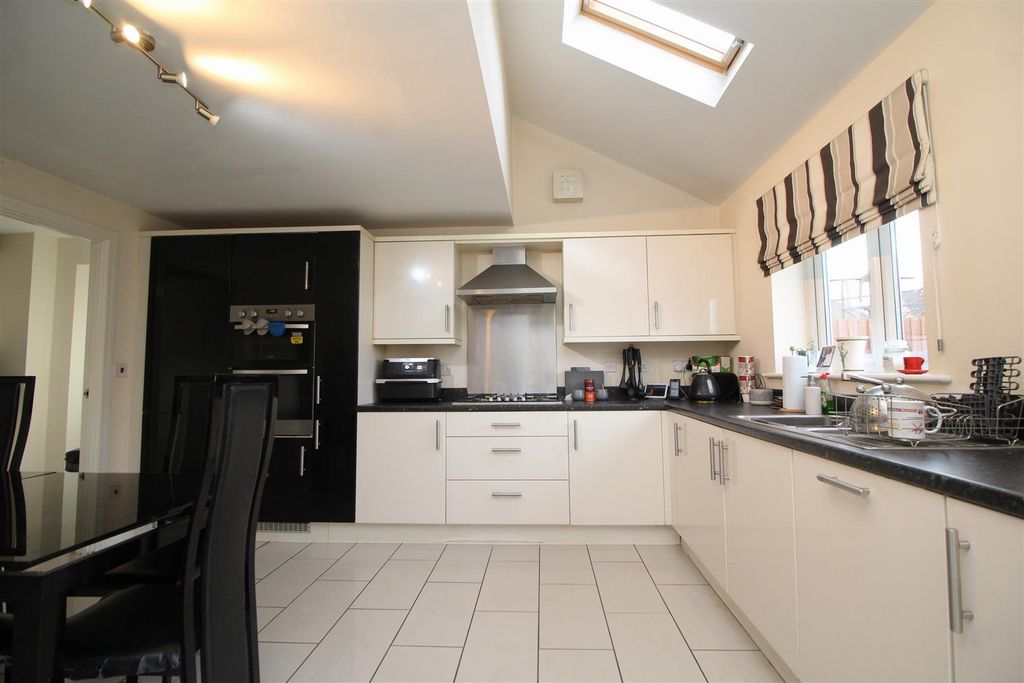 Property photo 2 of 19 Kitchen 2.Jpg