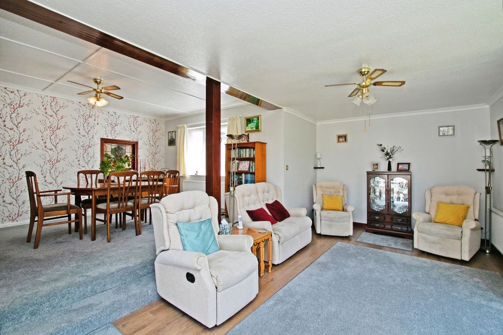 Property photo 3 of 43 Living Room