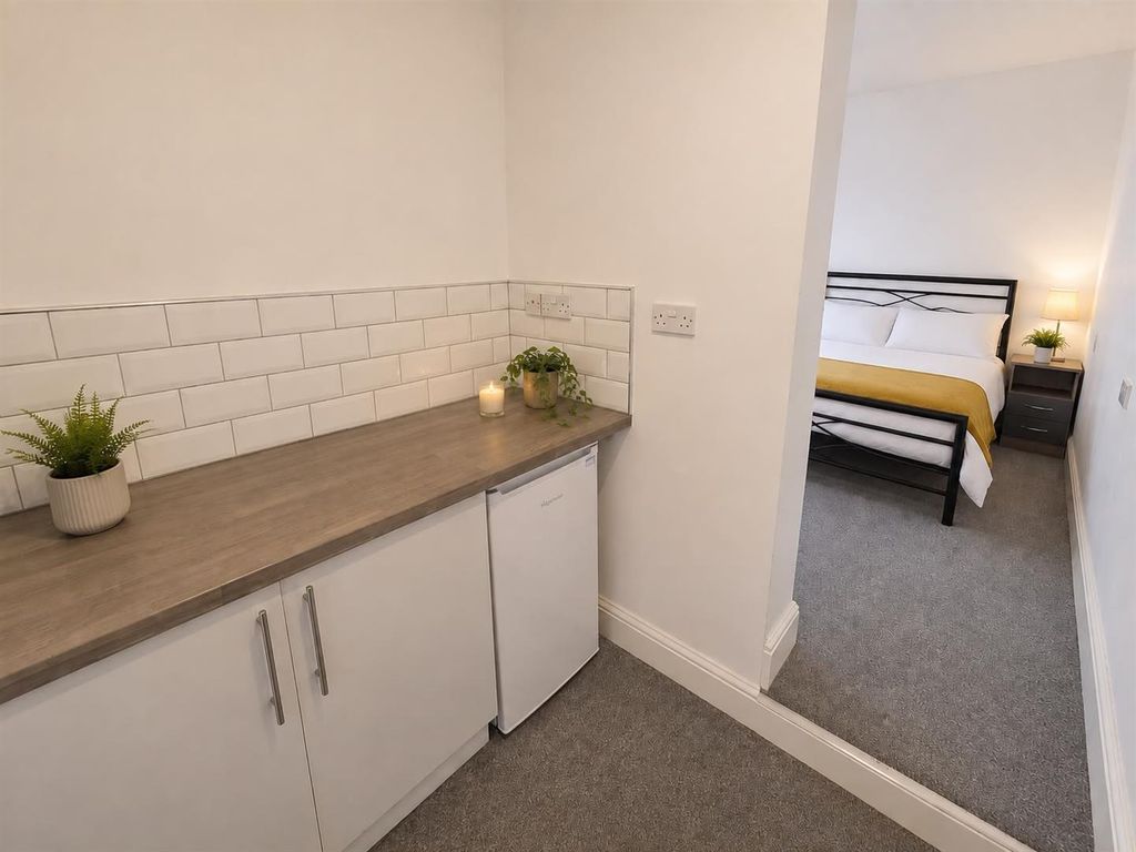 Property photo 2 of 8 42659.Jpg