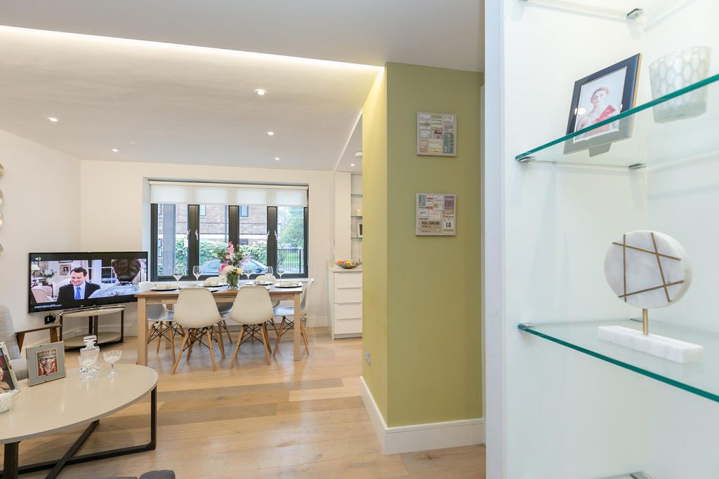 Property photo 2 of 13 Dining Room