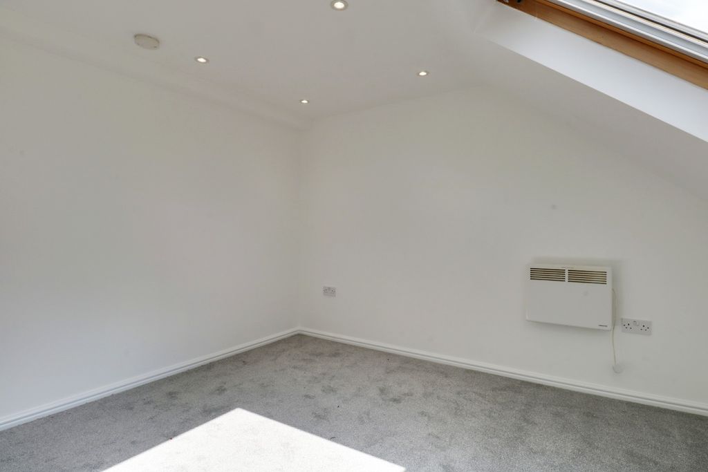 Property photo 2 of 10 4388812
