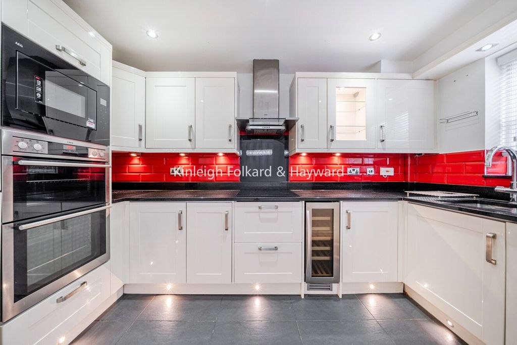 Property photo 2 of 15 Picture No. 11