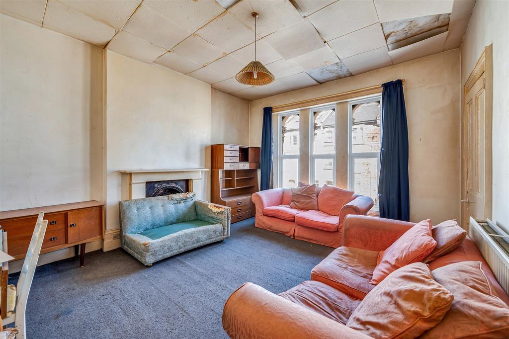 Property photo 3 of 22 21 Alfred Road-3.Jpg