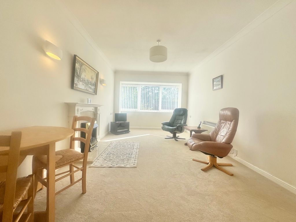 Property photo 2 of 11 Living Room