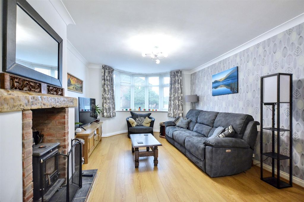 Property photo 3 of 35 Lounge_1.Jpeg