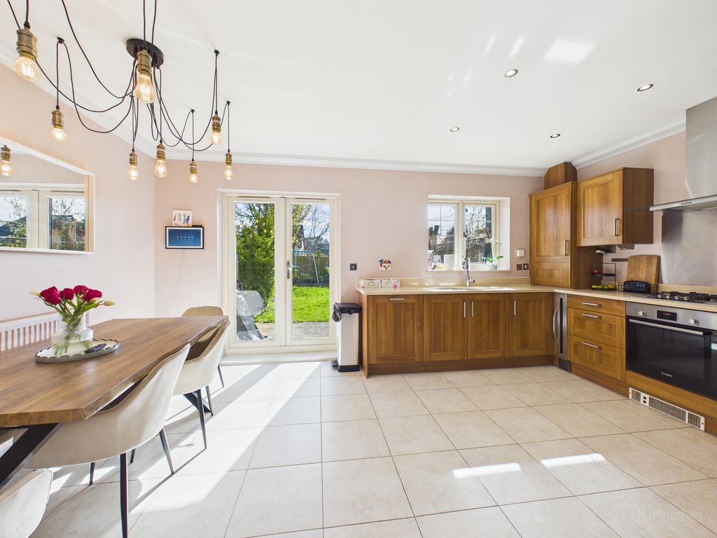 Property photo 3 of 15 Kitchen