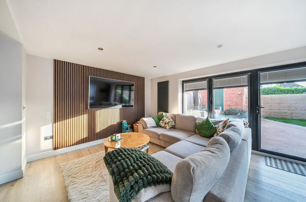 Property photo 3 of 25 1380952-8-6915F213d0A5E