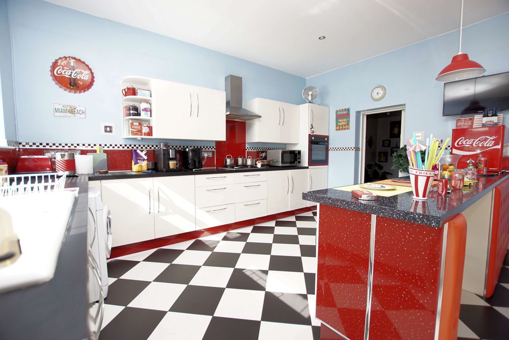 Property photo 3 of 18 Kitchen/Dining Room
