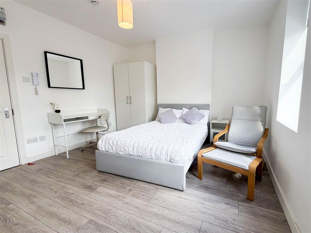 Property photo 1 of 6 Bed Area (1 Of 1).Jpg