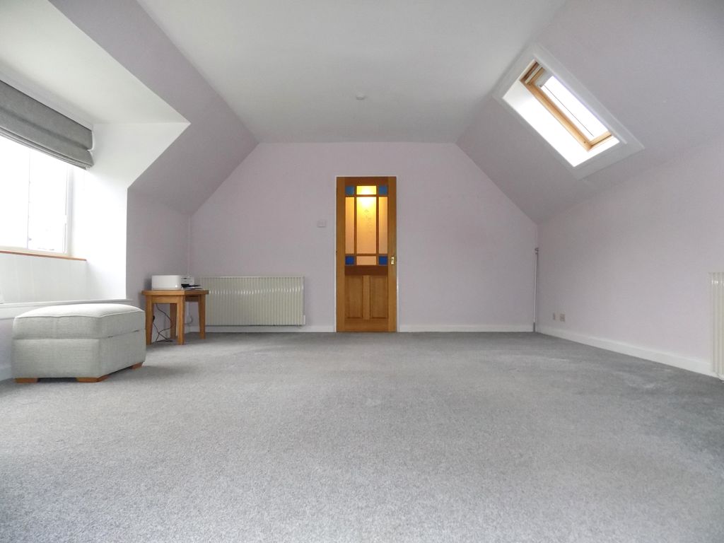 Property photo 3 of 22 Lounge