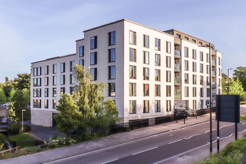 Property photo 1 of 5