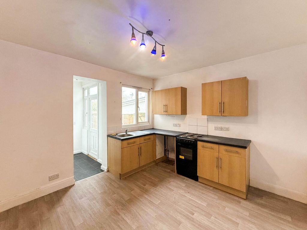 Property photo 2 of 12 Kitchen