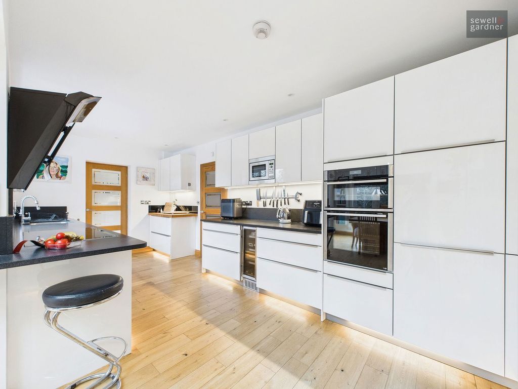 Property photo 3 of 21