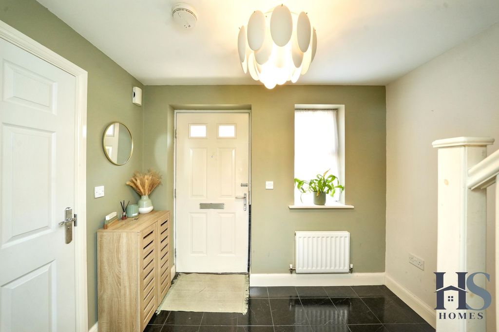 Property photo 3 of 45