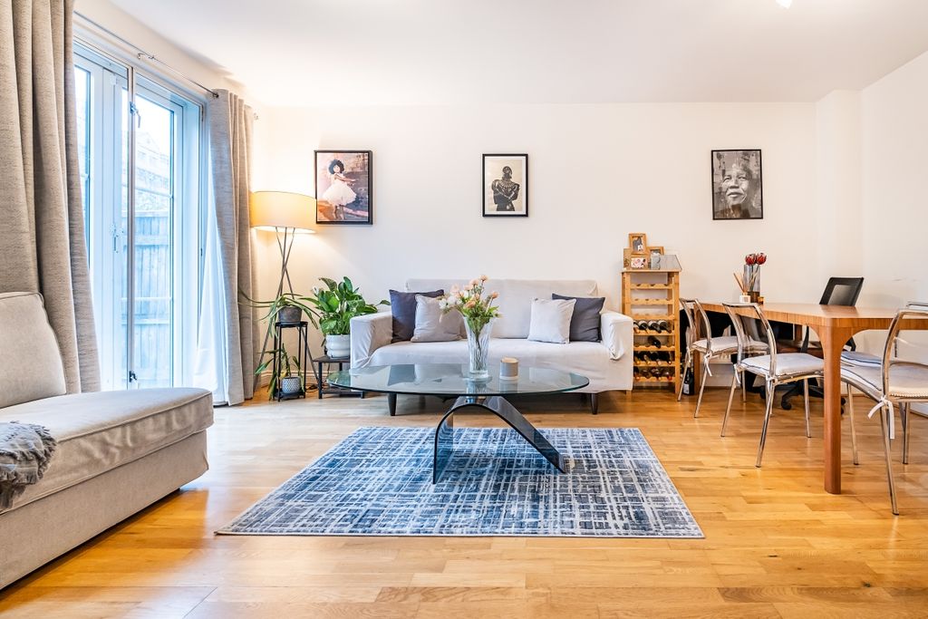 Property photo 3 of 10 Reception