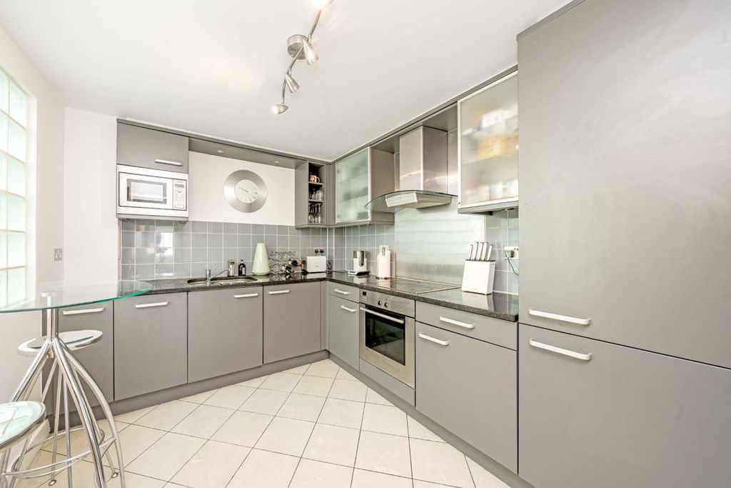 Property photo 2 of 9