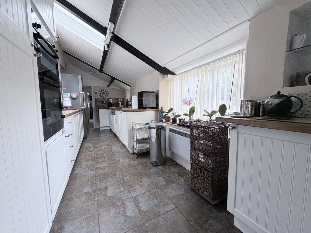 Property photo 2 of 33 Kitchen