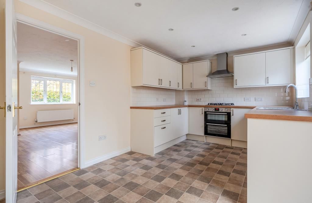 Property photo 3 of 19 Kitchen