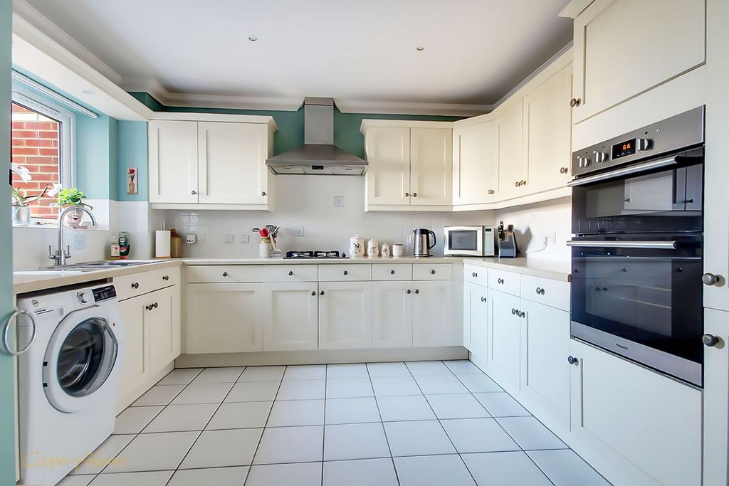 Property photo 2 of 17 Kitchen