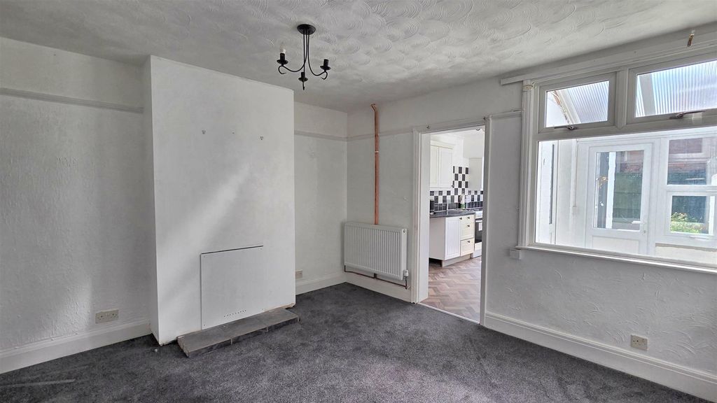 Property photo 3 of 9 Dining Room