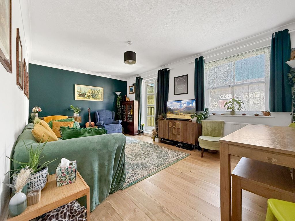 Property photo 3 of 23