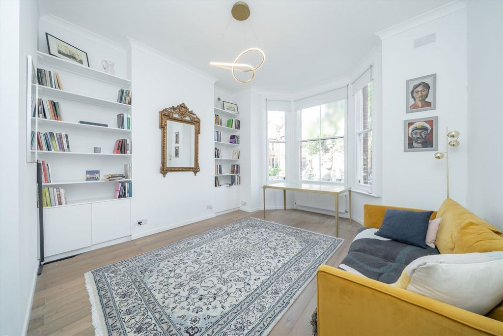 Property photo 2 of 8