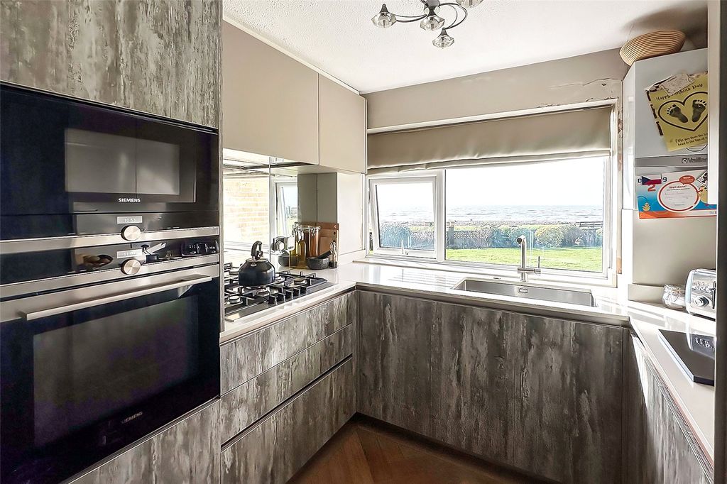 Property photo 3 of 18 Picture No. 15