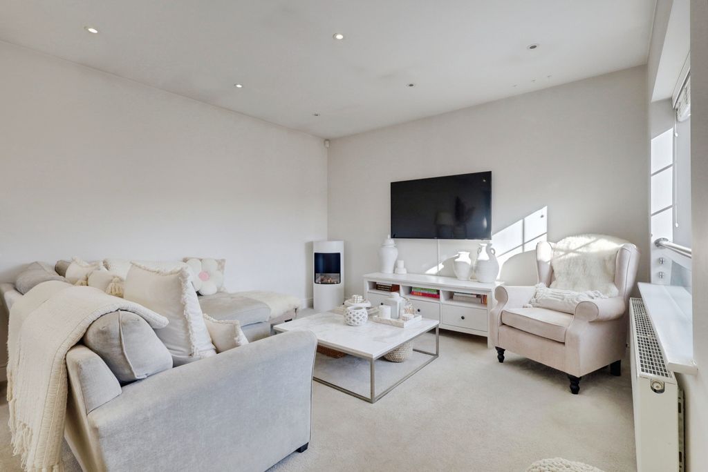 Additional image 5 of 1 bed flat for saleHigh Road, Benfleet SS7