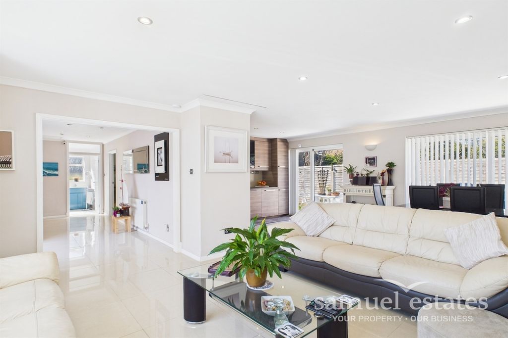 Property photo 1 of 11 Living/Dining Area