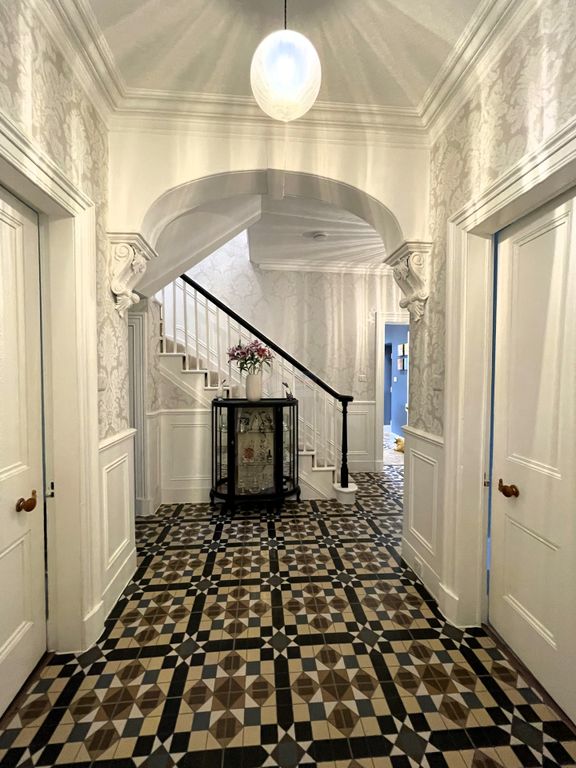 Property photo 3 of 25 Hallway.Jpg