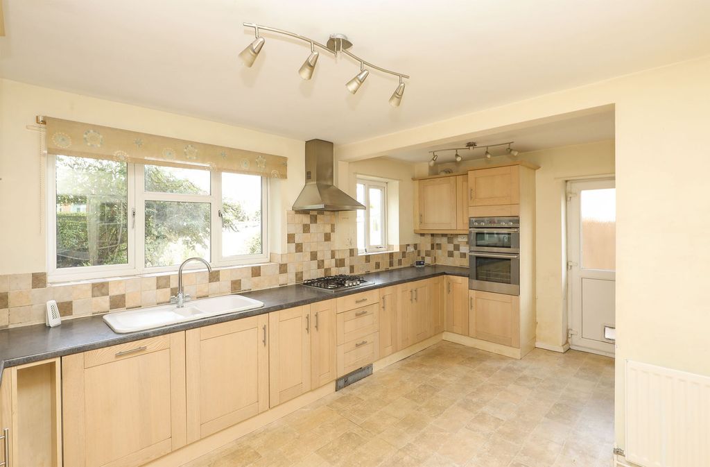 Property photo 2 of 23