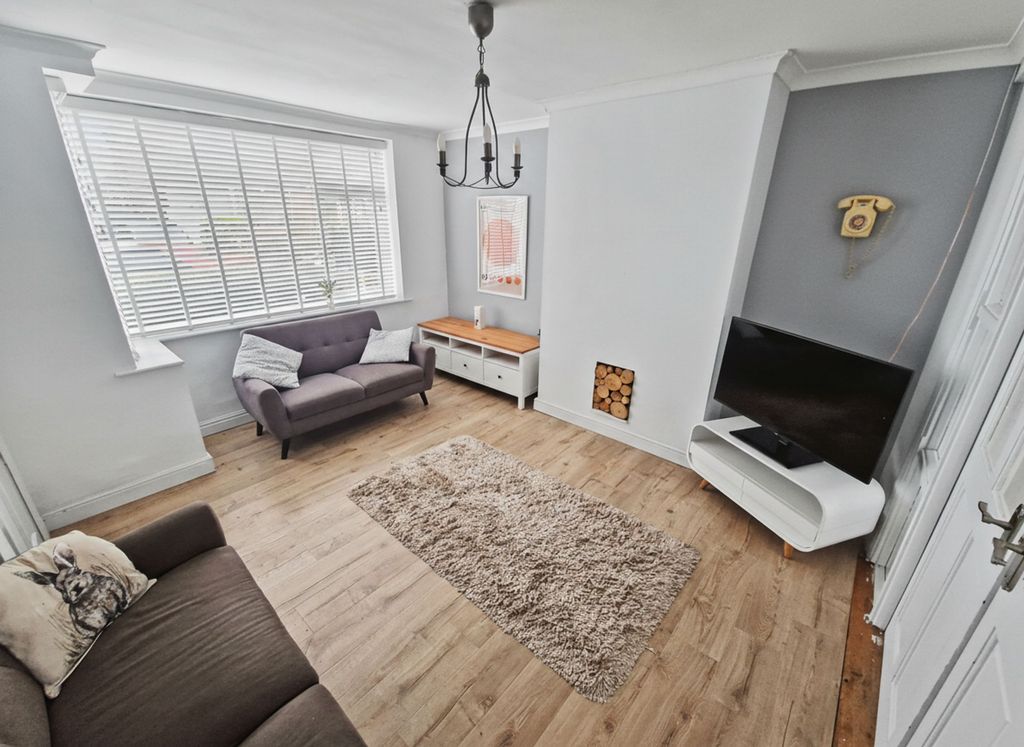 Property photo 2 of 28