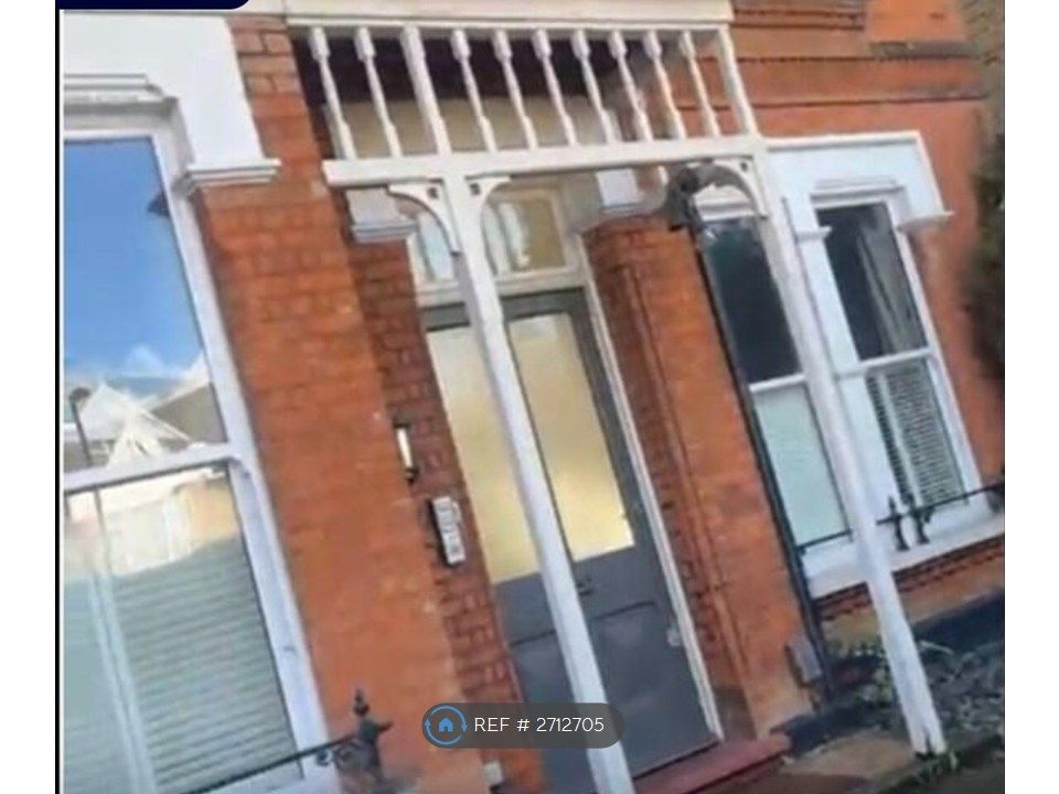 Property photo 1 of 7 Victorian House Ground Floor With Garden