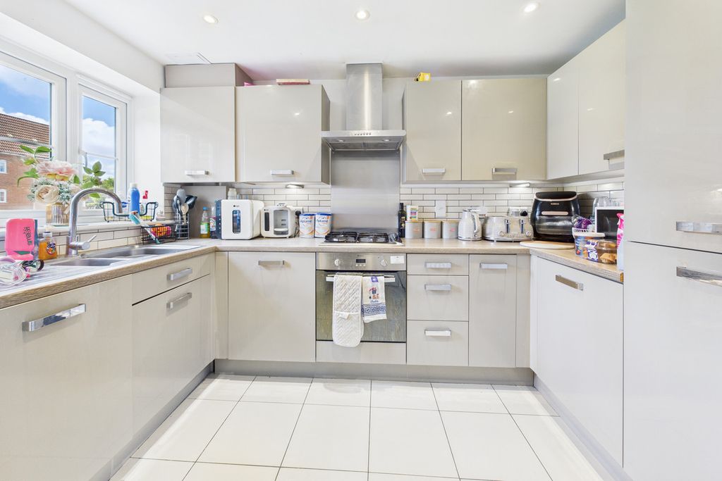 Property photo 3 of 19