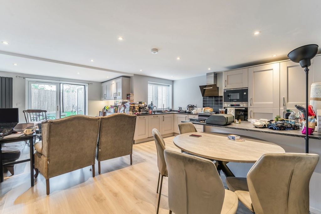 Property photo 1 of 17 114582_2-Bladon-C...