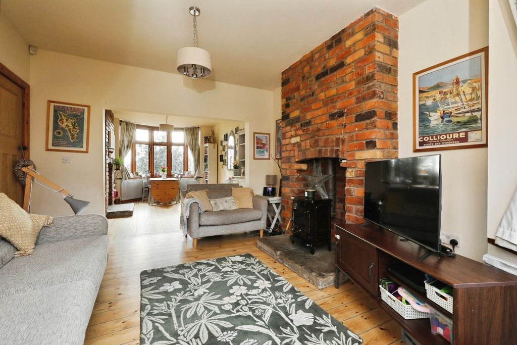 Property photo 1 of 23 Living Room