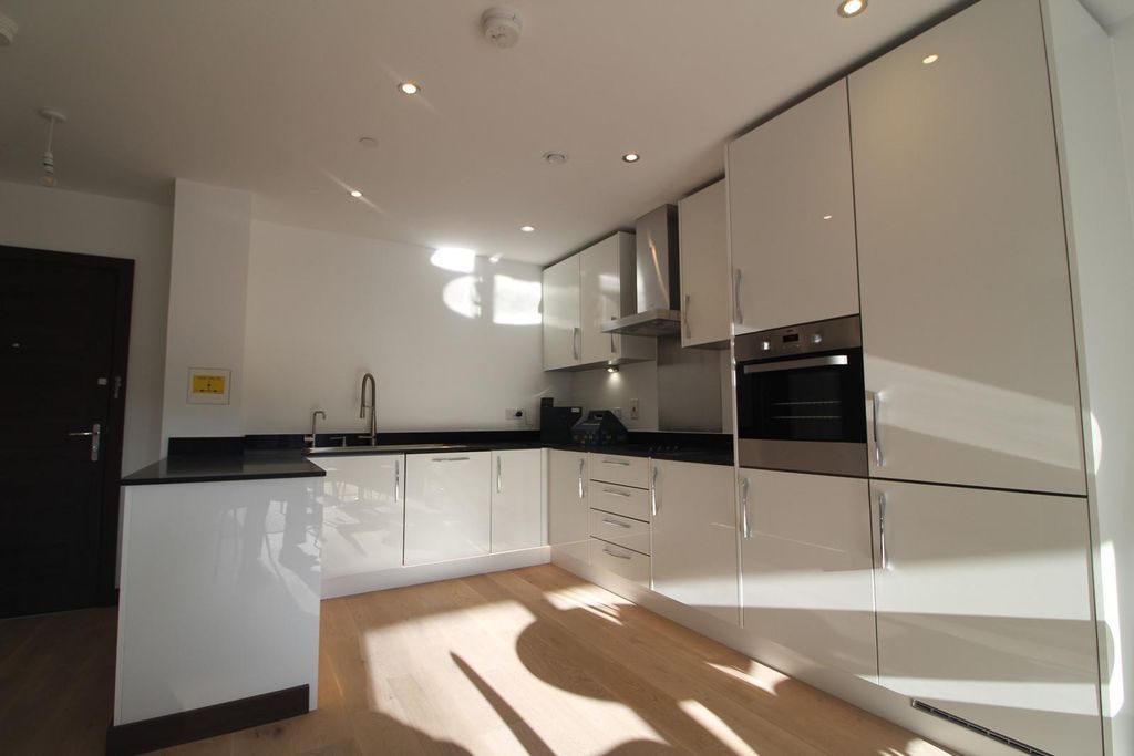 Property photo 3 of 7 Kitchen